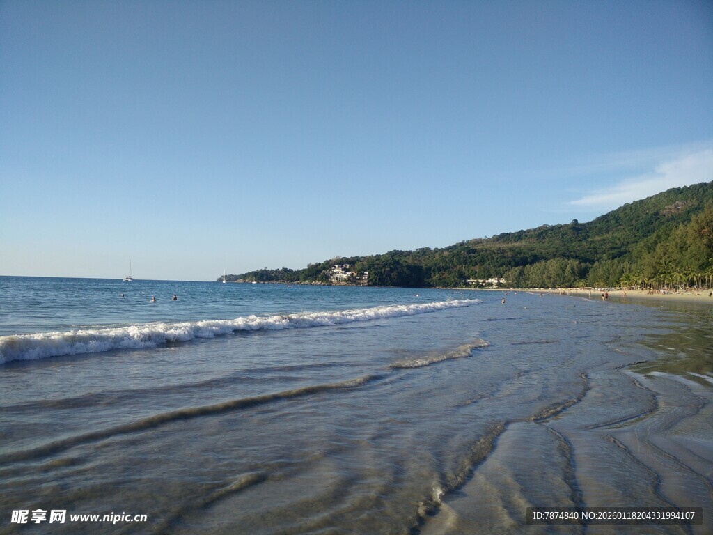 宁静海滩 海浪轻拍沙滩