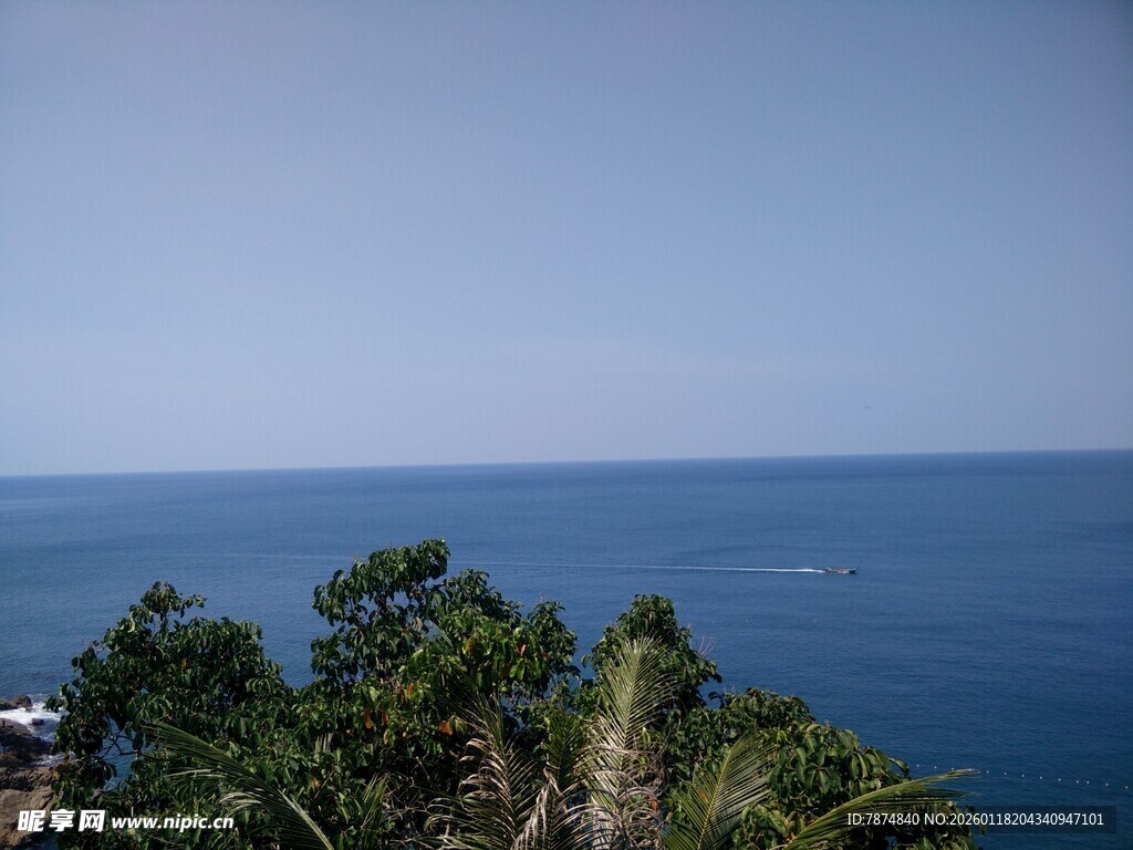 俯瞰碧海绿树美景