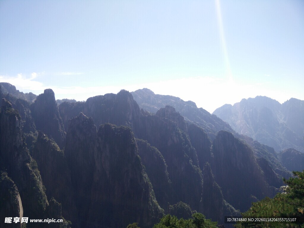 壮丽群山美景