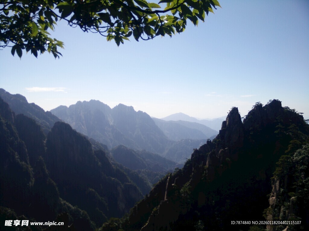 壮丽山峦景观