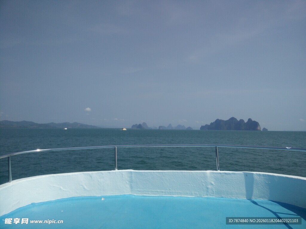海上泳池远眺美丽风景