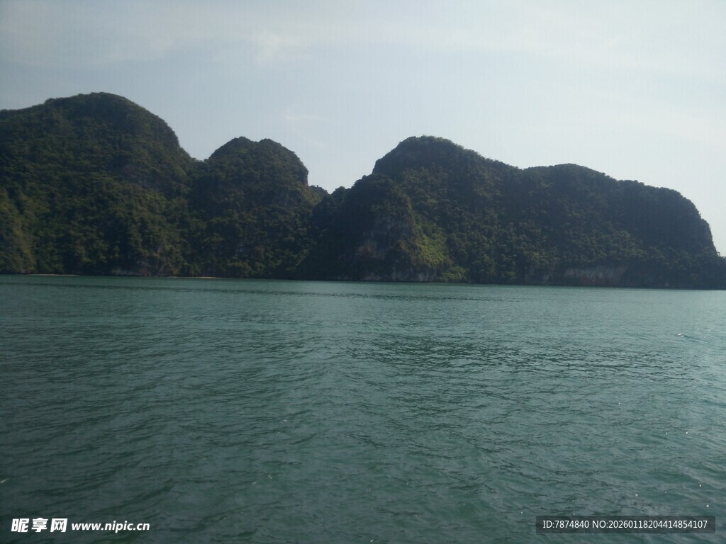 海上青山美景