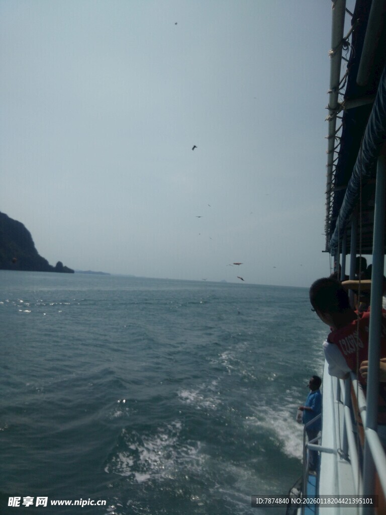 海上乘船观景