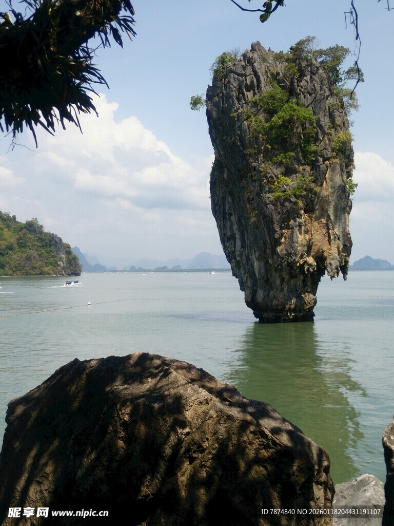 泰国攀牙湾奇特岩石景观