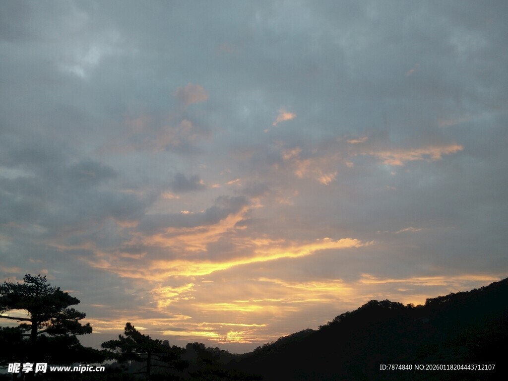 山间日落美景