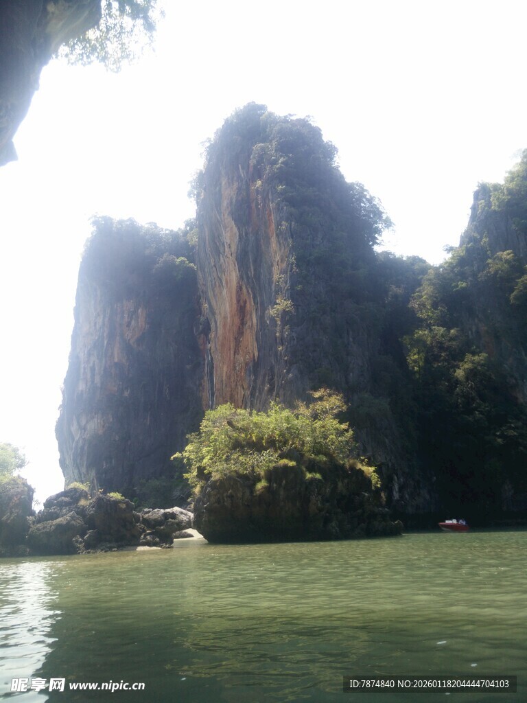 海上奇峰异石风光