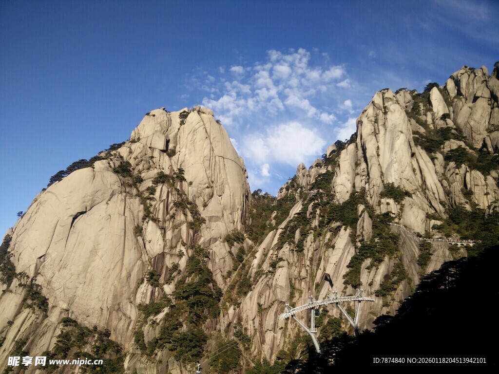 巍峨壮丽的高山景观