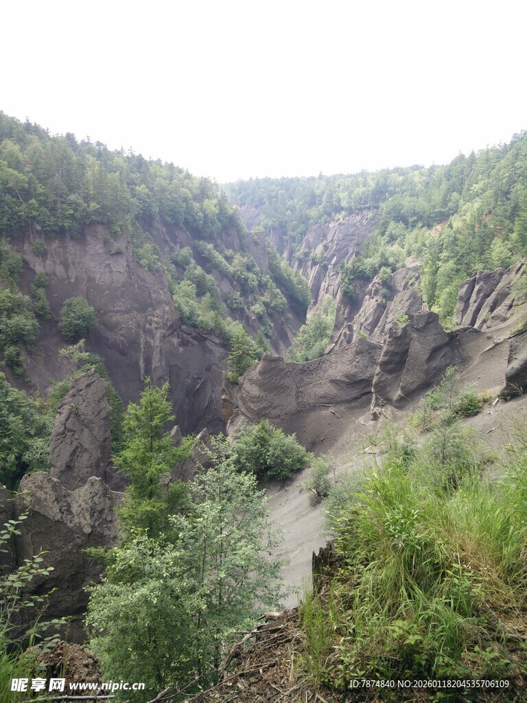 山间河谷美景