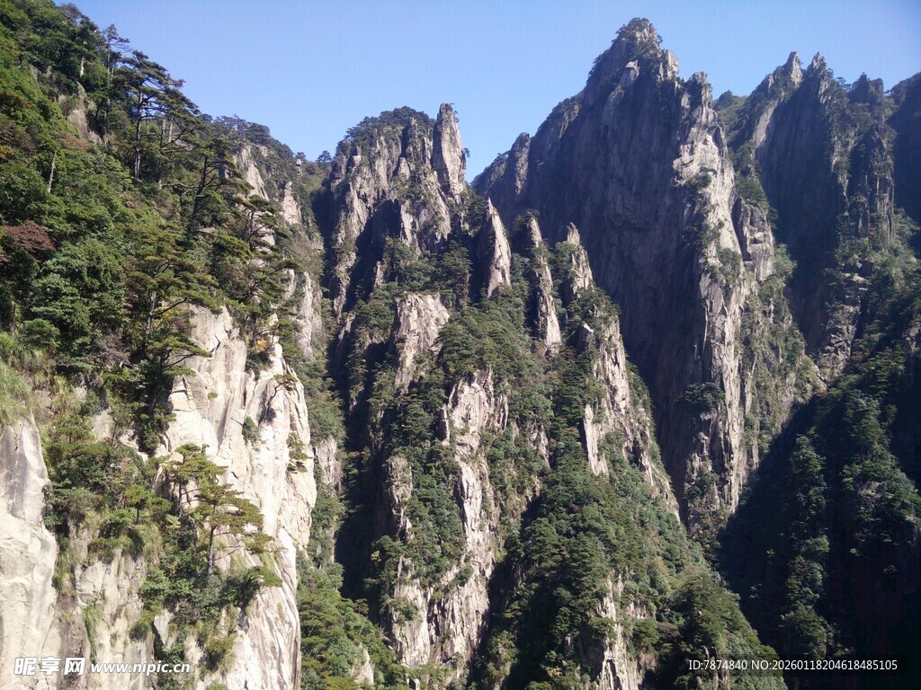 壮丽巍峨的高山景观