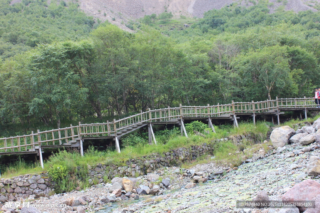 山间木栈道 漫步自然景