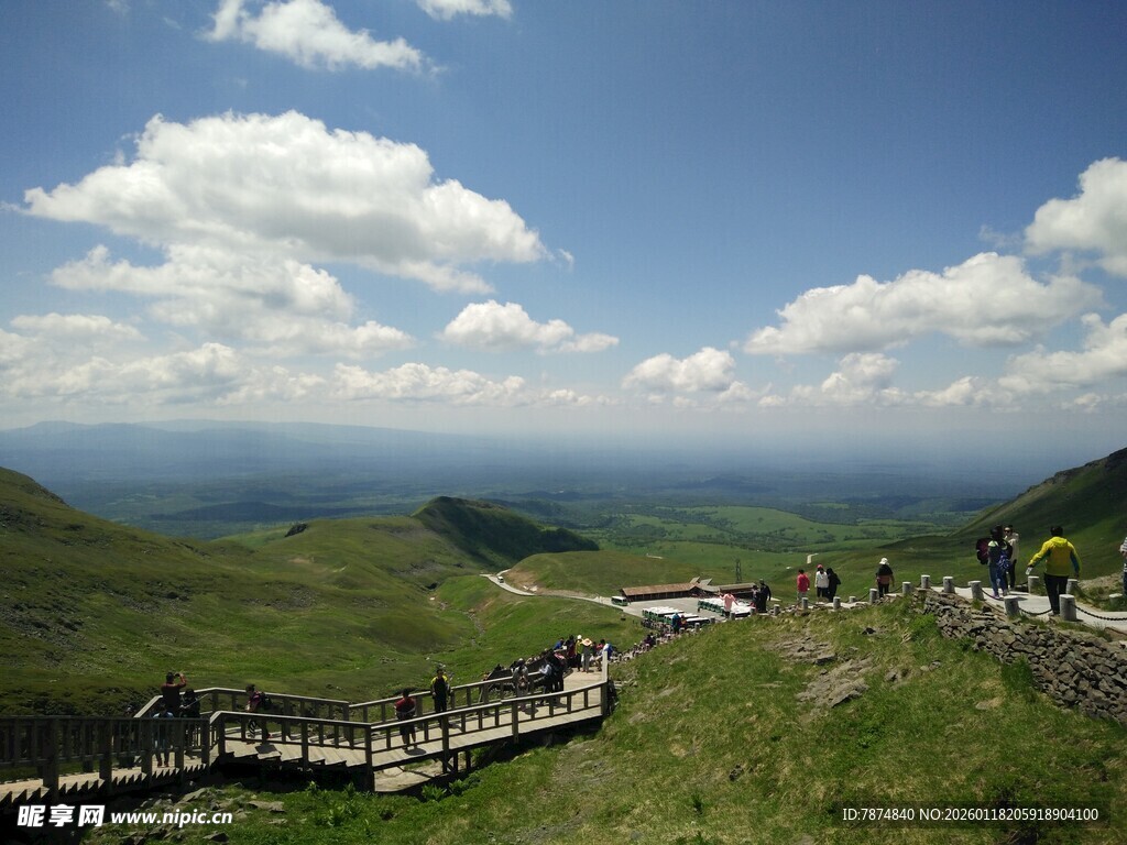 山间栈道美景