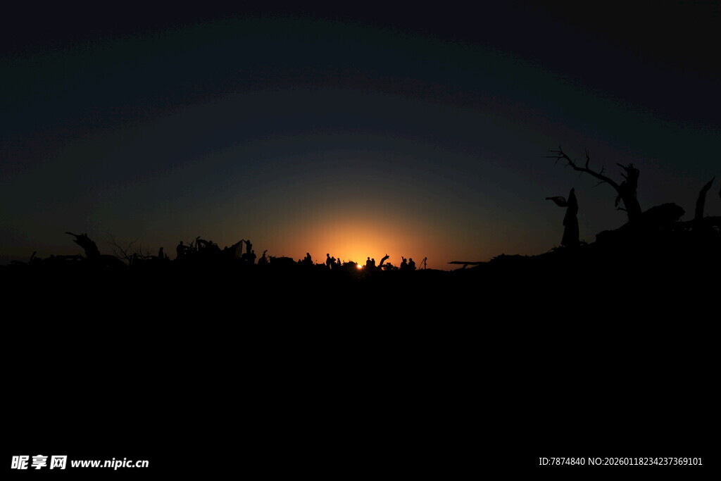 夜幕下的夕阳剪影