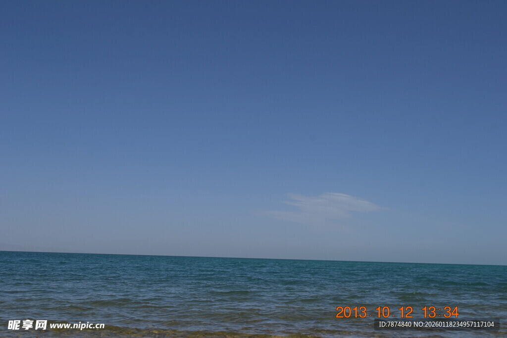 蔚蓝大海与晴朗天空