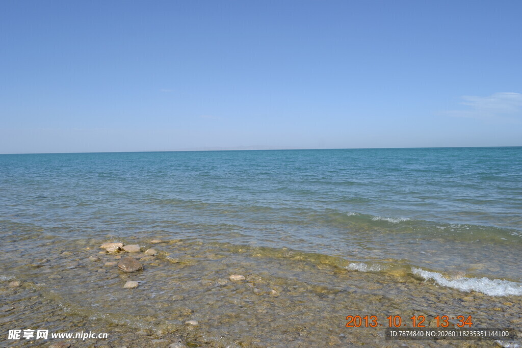 海边风景 沙石与蔚蓝海水