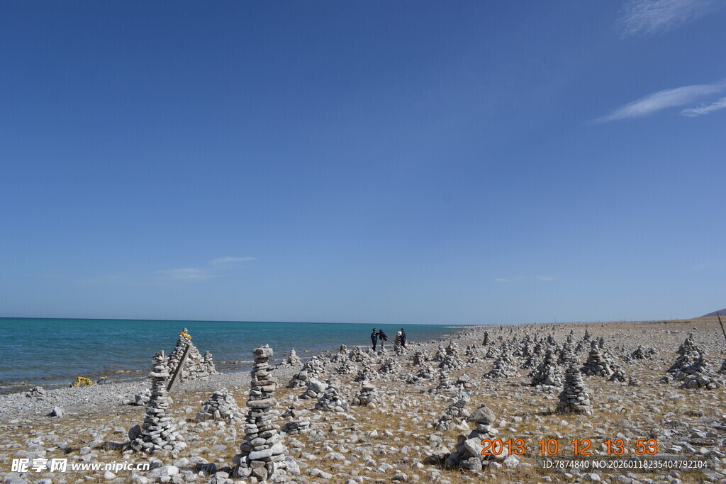 海边嶙峋礁石景观