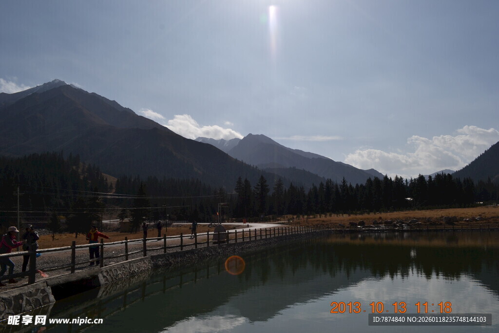 湖畔山景 自然风光秀丽