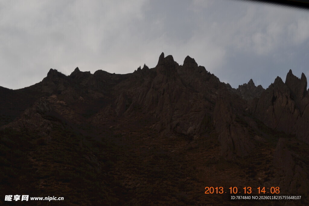 嶙峋山峦 云雾缭绕之景