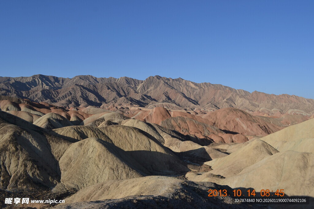 多彩山峦景观