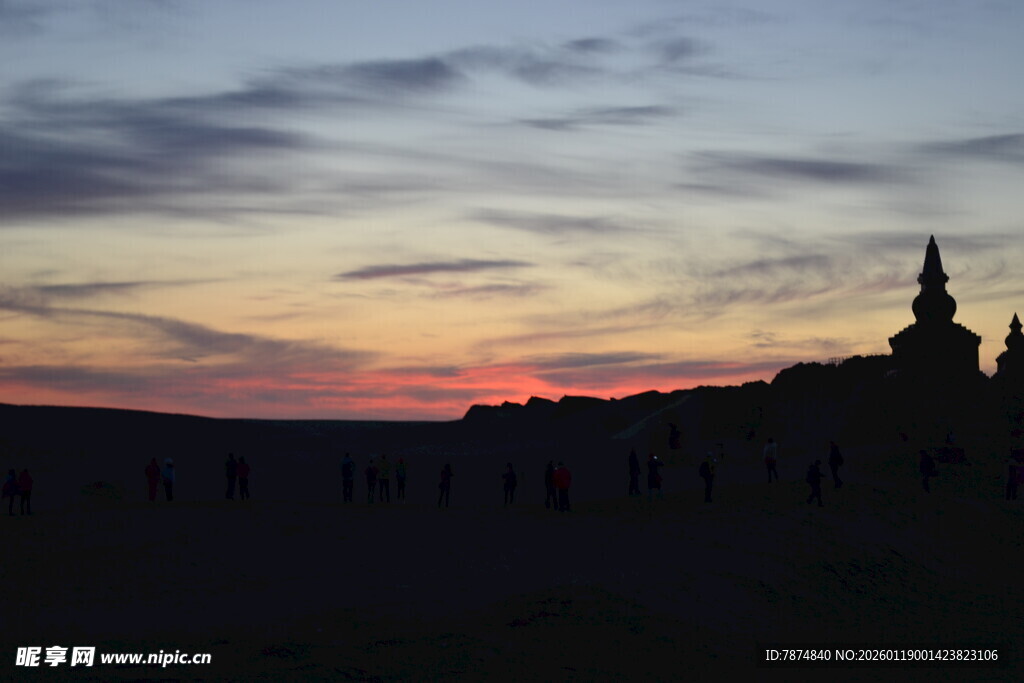 夕阳下的古建筑景观