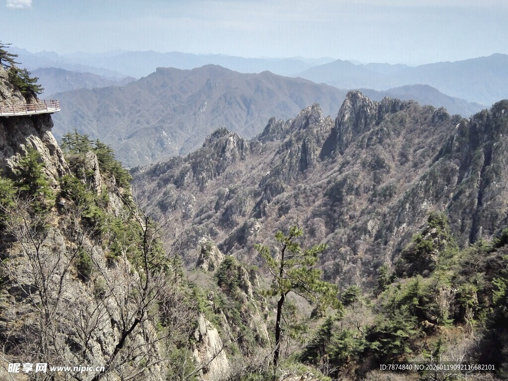 山间峻岭景色壮丽