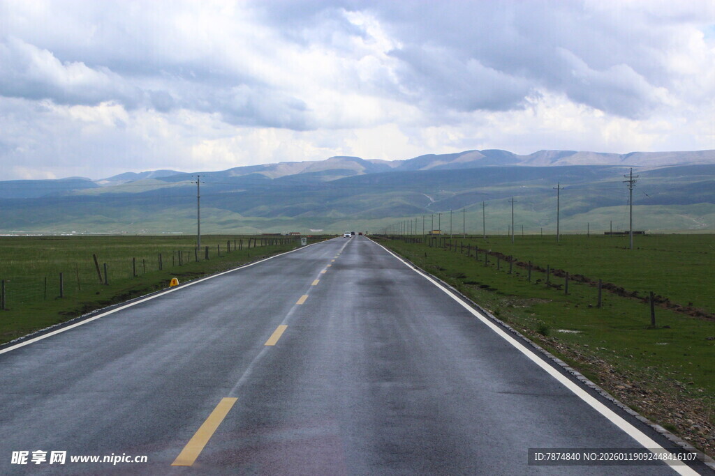 草原公路 通向远方风景