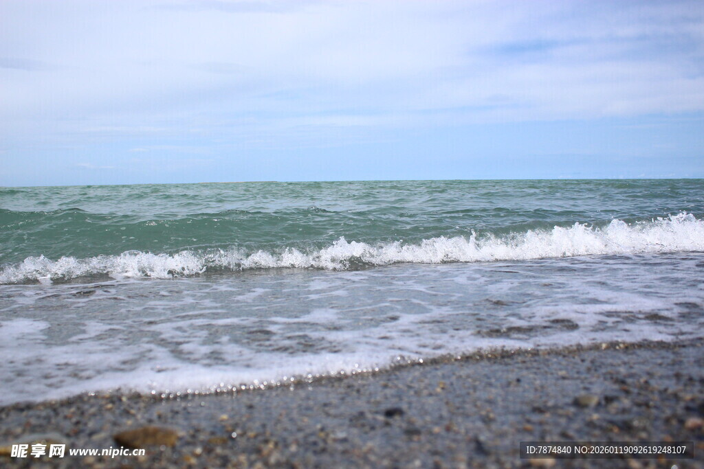 海边沙滩海浪风景图