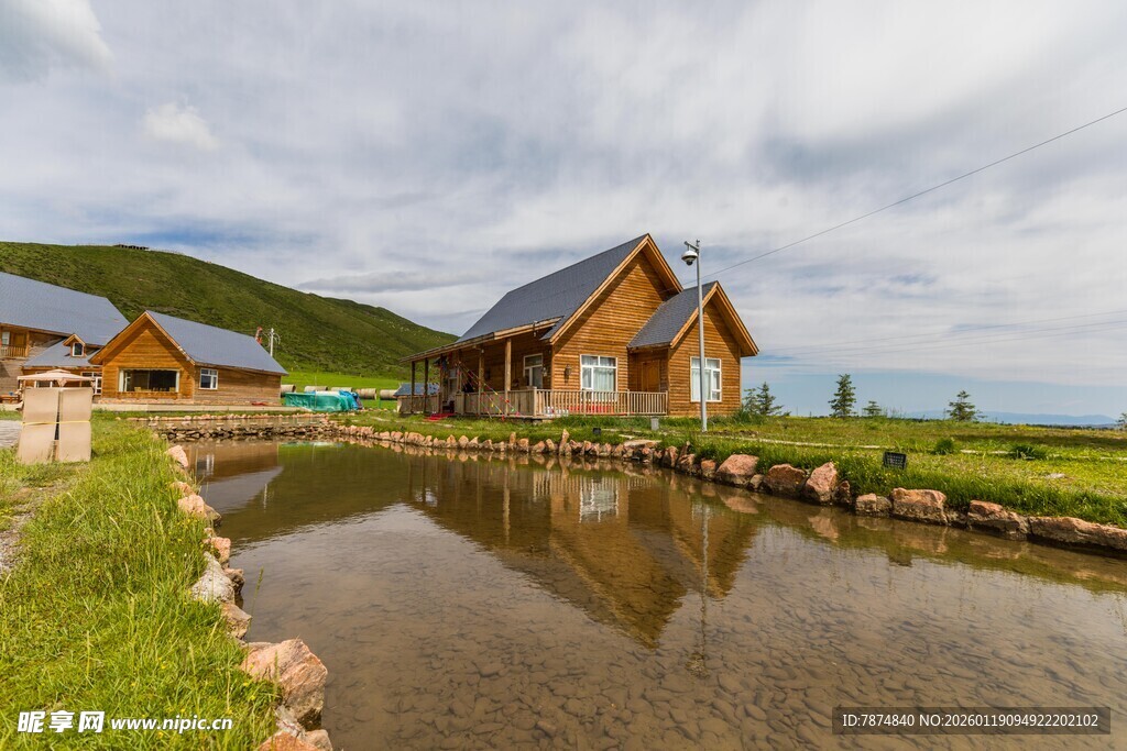 湖畔木屋 自然静谧之景