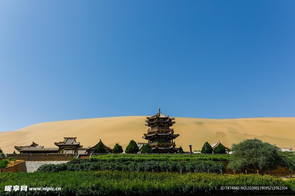 沙漠中的中式古建筑景观