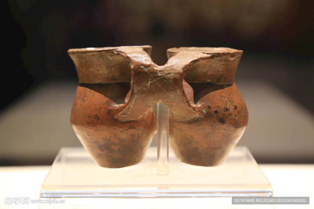 古代连体陶罐文物展示