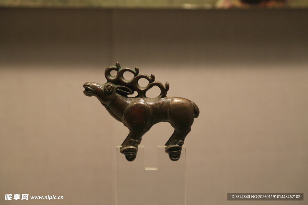 古代青铜小鹿造型饰品