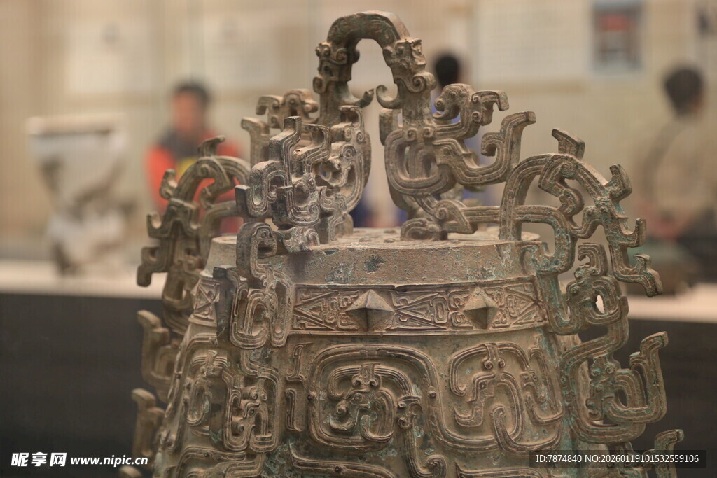 精美古代青铜钟