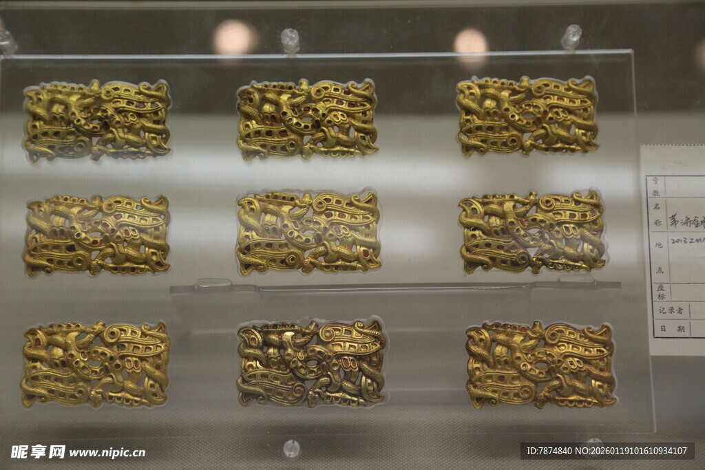金色浮雕艺术展品展示