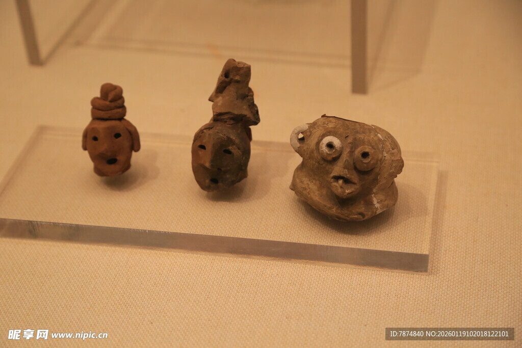 古代陶制人偶展示