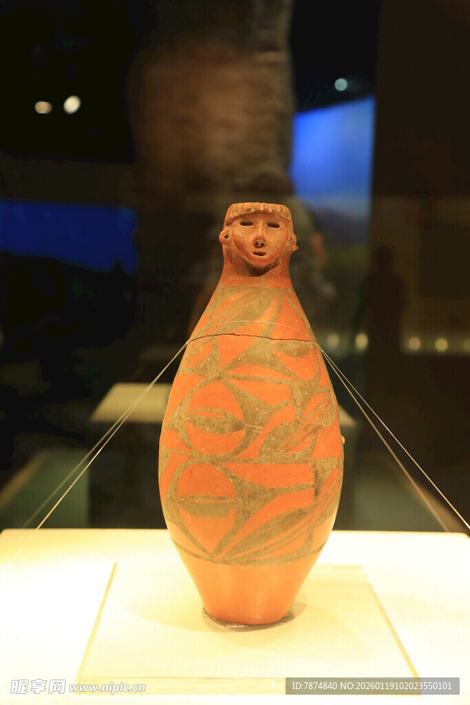 古代人形陶罐展示
