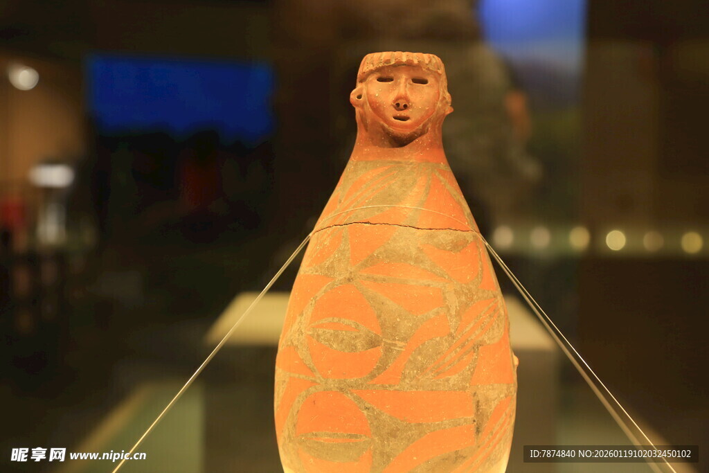 古代彩绘人形木雕艺术品