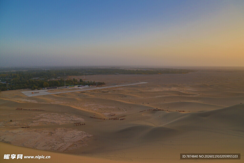 沙漠黄昏美景