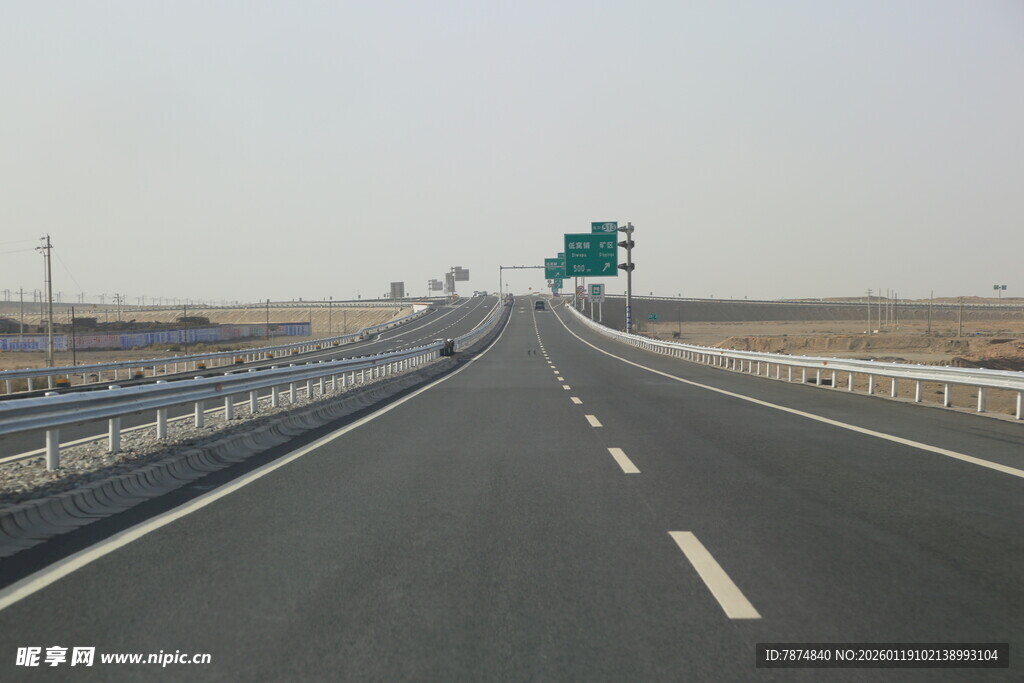 宽阔高速公路远景