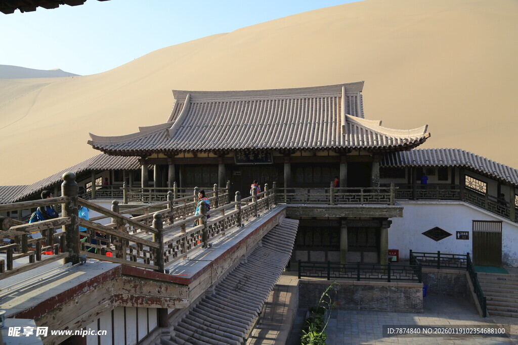 沙漠中的中式古建筑景观