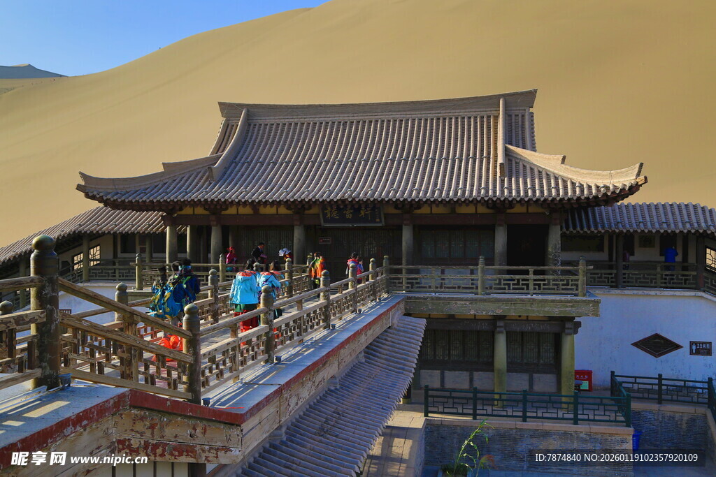 沙漠中的中式古建筑景观
