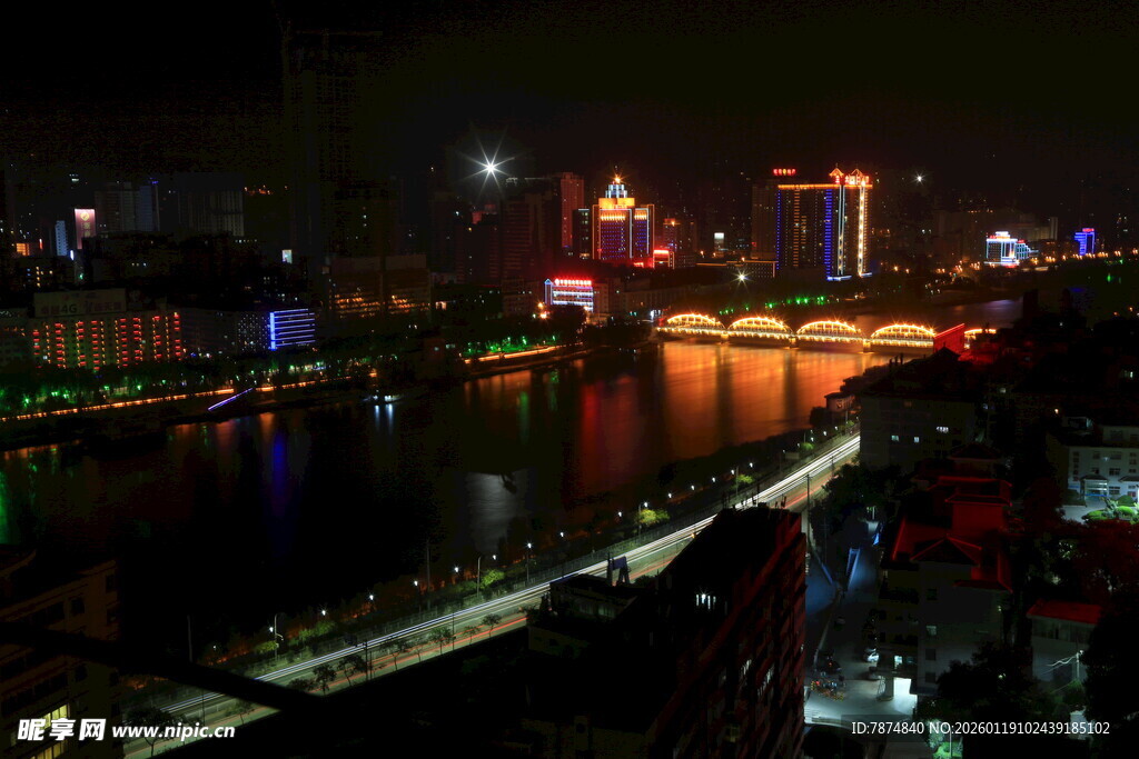 城市璀璨夜景俯瞰图