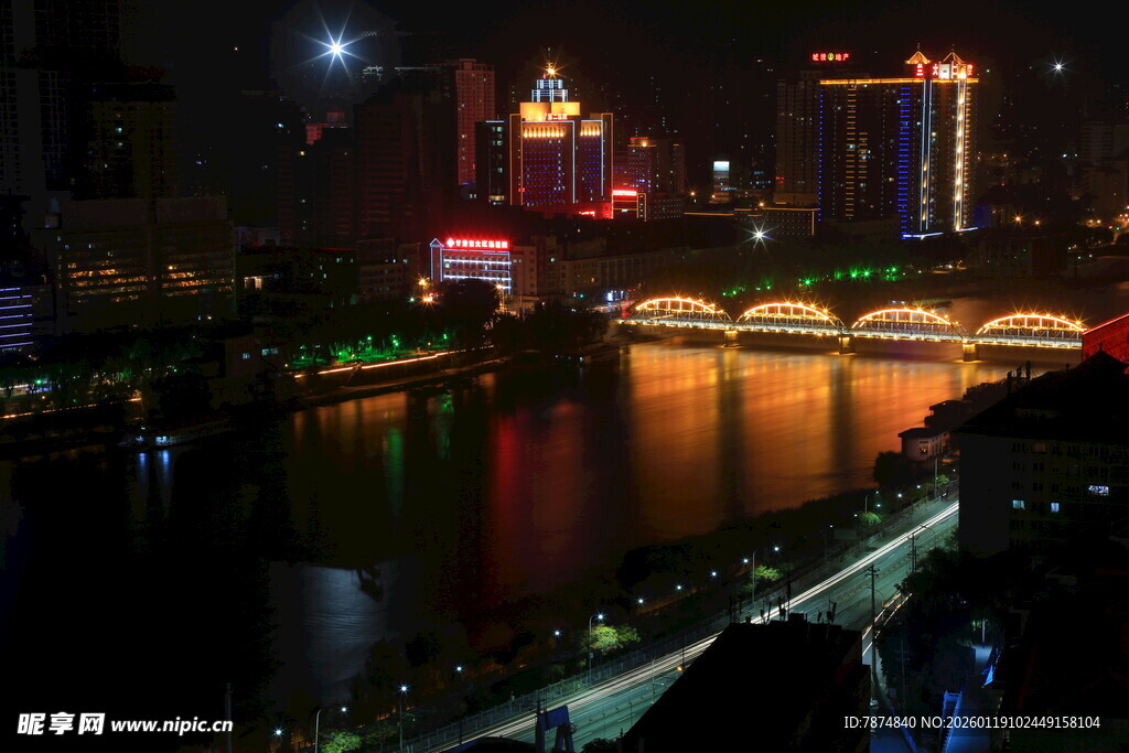 城市璀璨夜景河畔风光