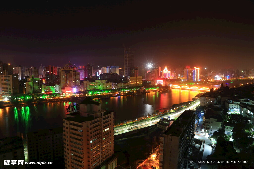 城市璀璨夜景俯瞰图