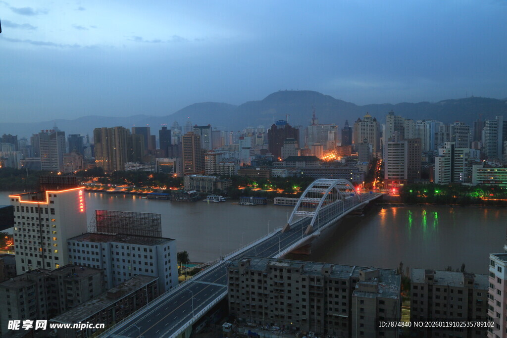 城市江畔夜景风光