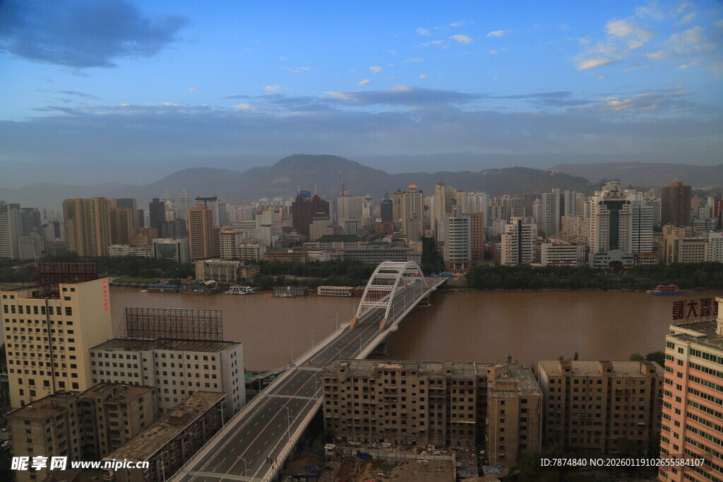 城市江景俯瞰风光