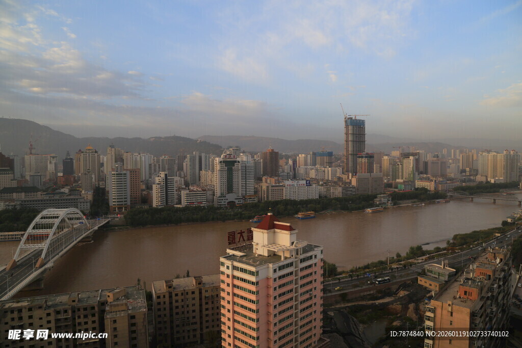 城市江景风光俯瞰图