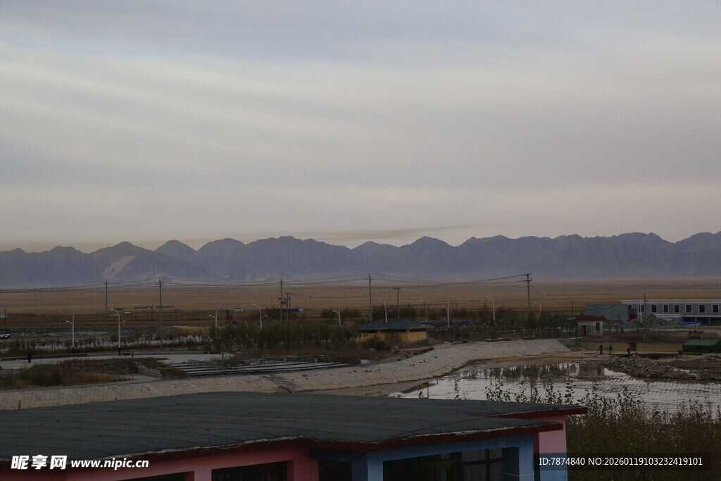 远山近景的城市风光