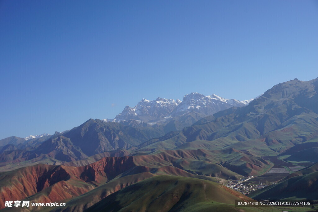 壮丽多彩山脉景观