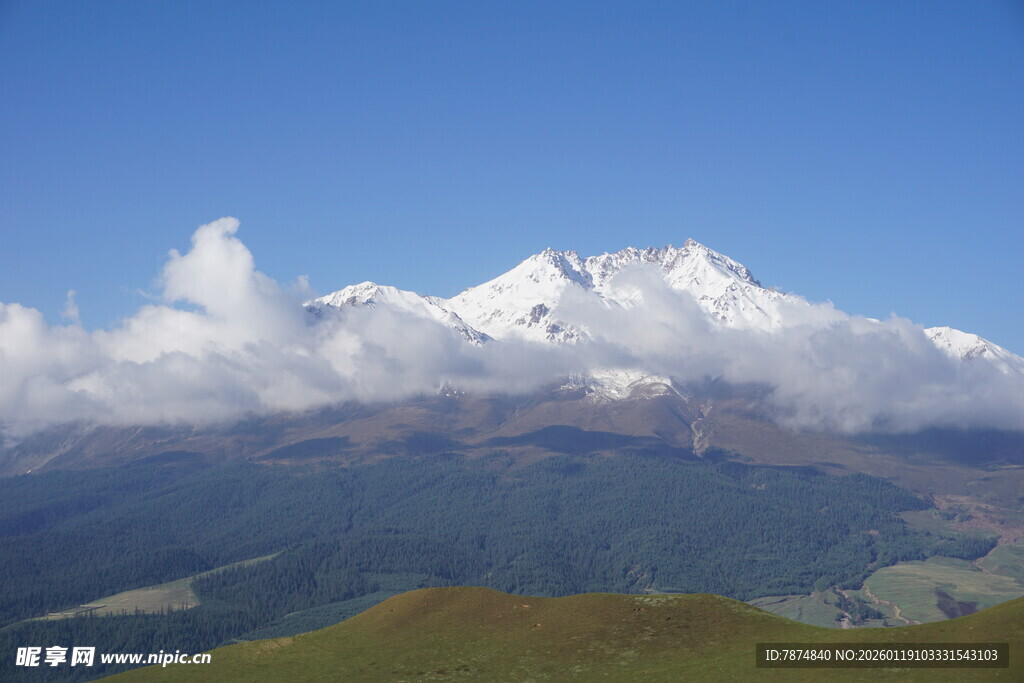 雪山美景 云端壮丽风光