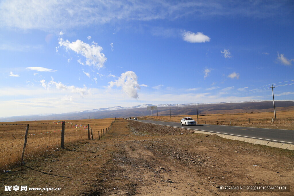 公路边的开阔风景