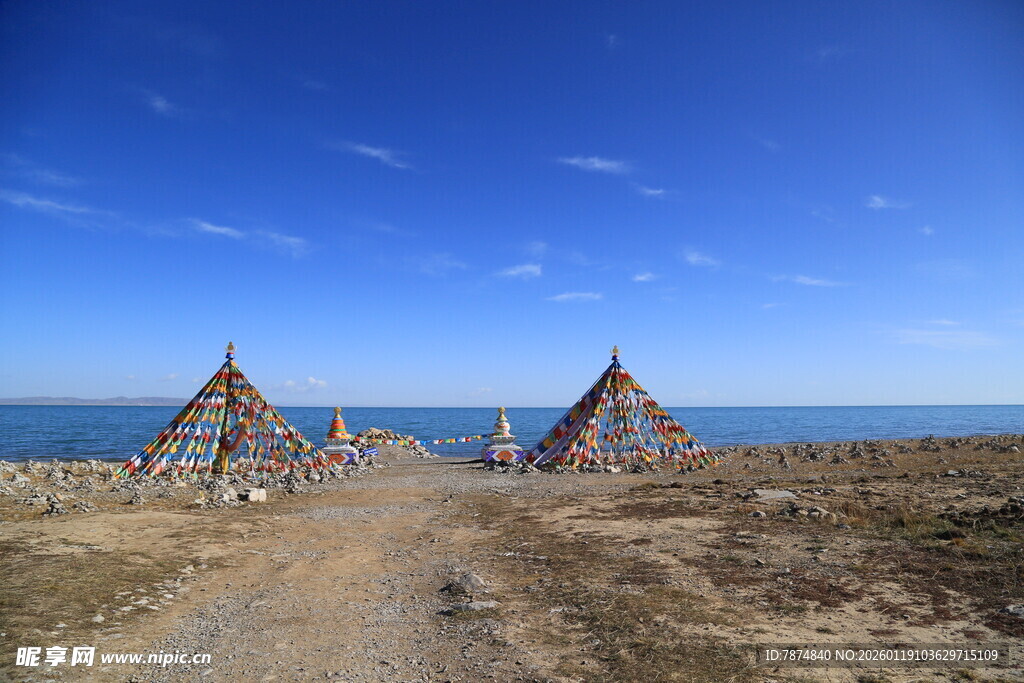 海边三角帐篷景观
